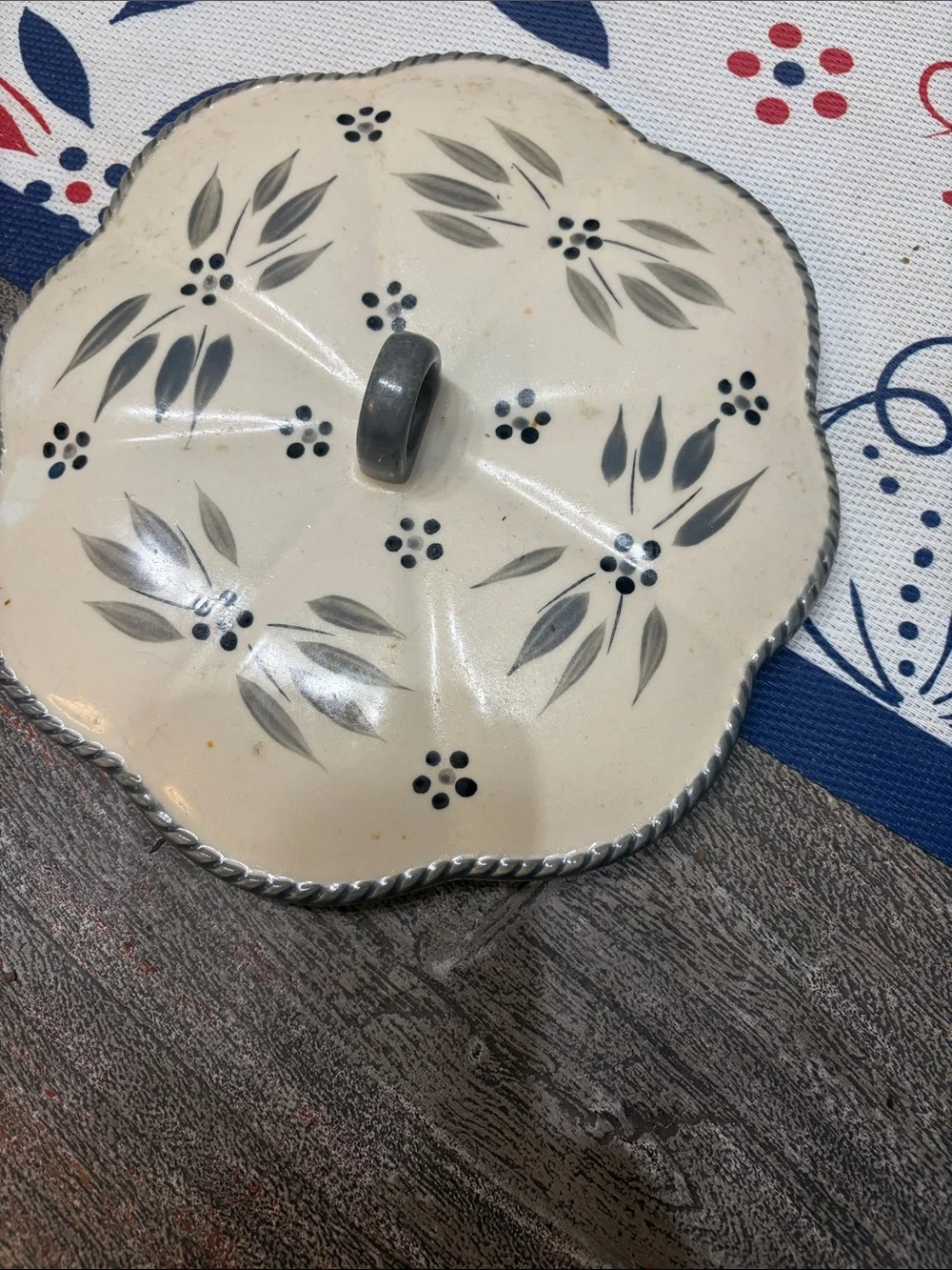 Temp-tations 3 quart Old World  Covered Casserole